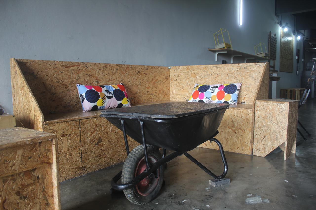 The Bunk Backpackers Hostel By Fleur Sepang Exterior photo