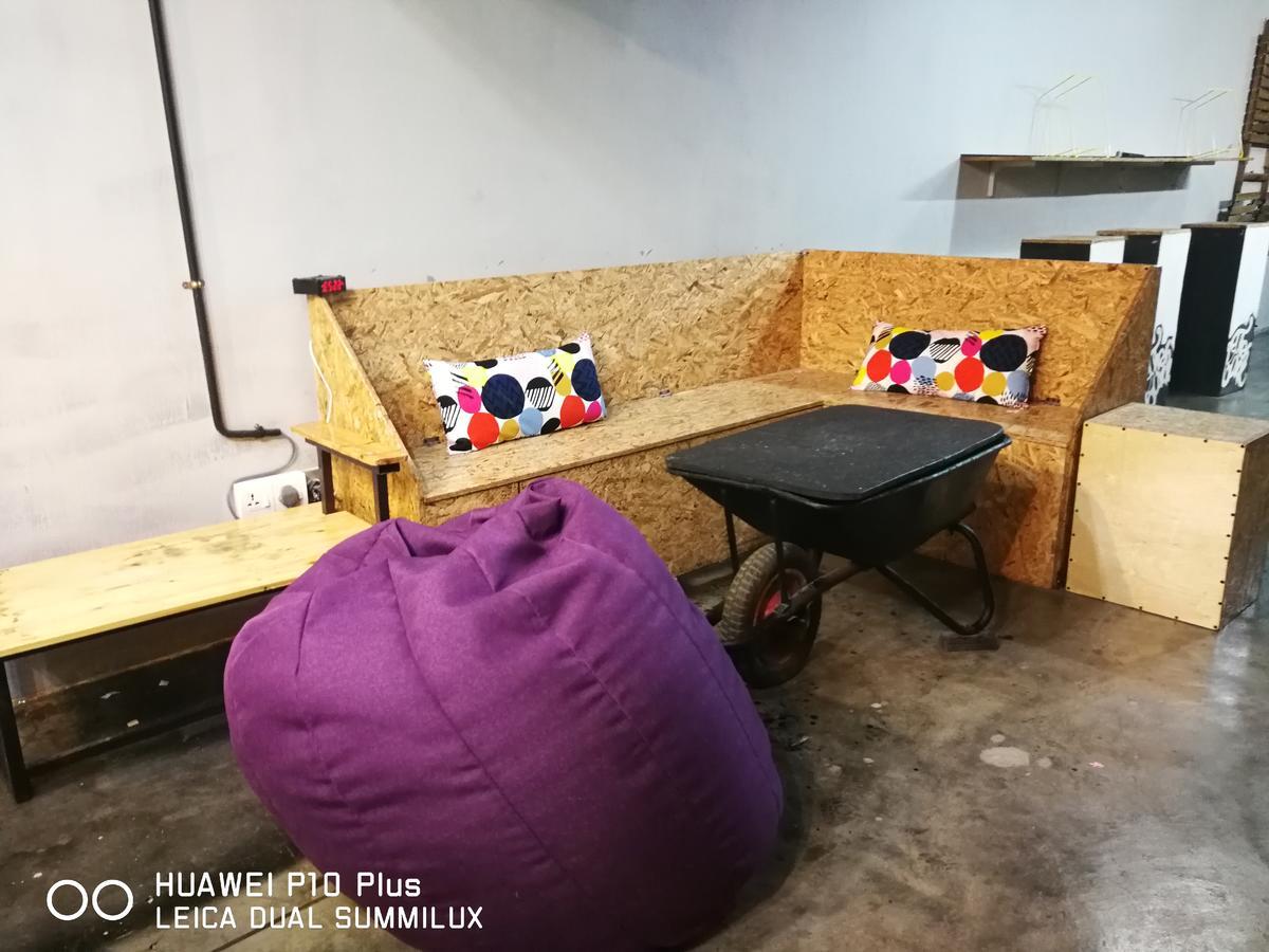 The Bunk Backpackers Hostel By Fleur Sepang Exterior photo